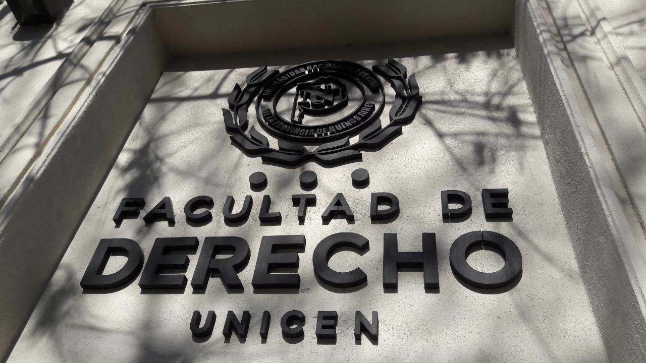 Acreditación de la Especialización en Sistema de Justicia y Democracia ...